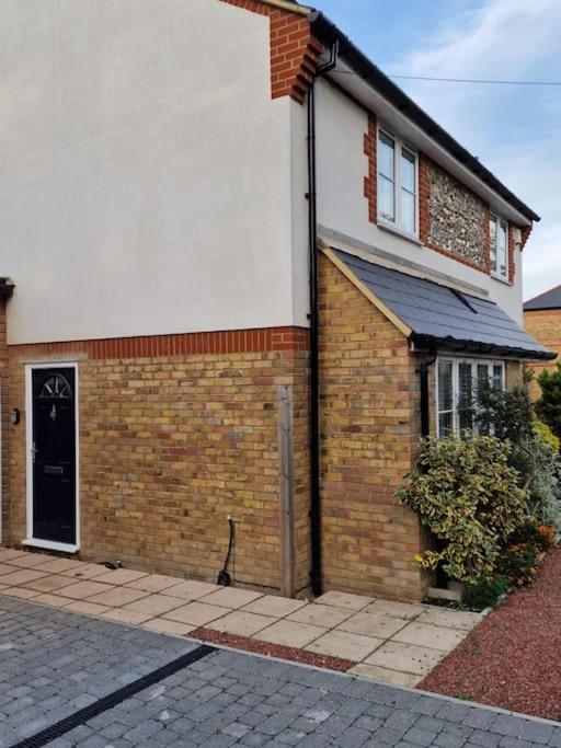 Two-Bedroom Cosy Country Lodge With Private Patio Greenhithe Extérieur photo