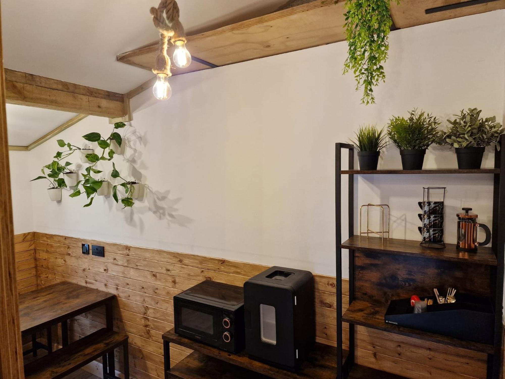 Two-Bedroom Cosy Country Lodge With Private Patio Greenhithe Extérieur photo
