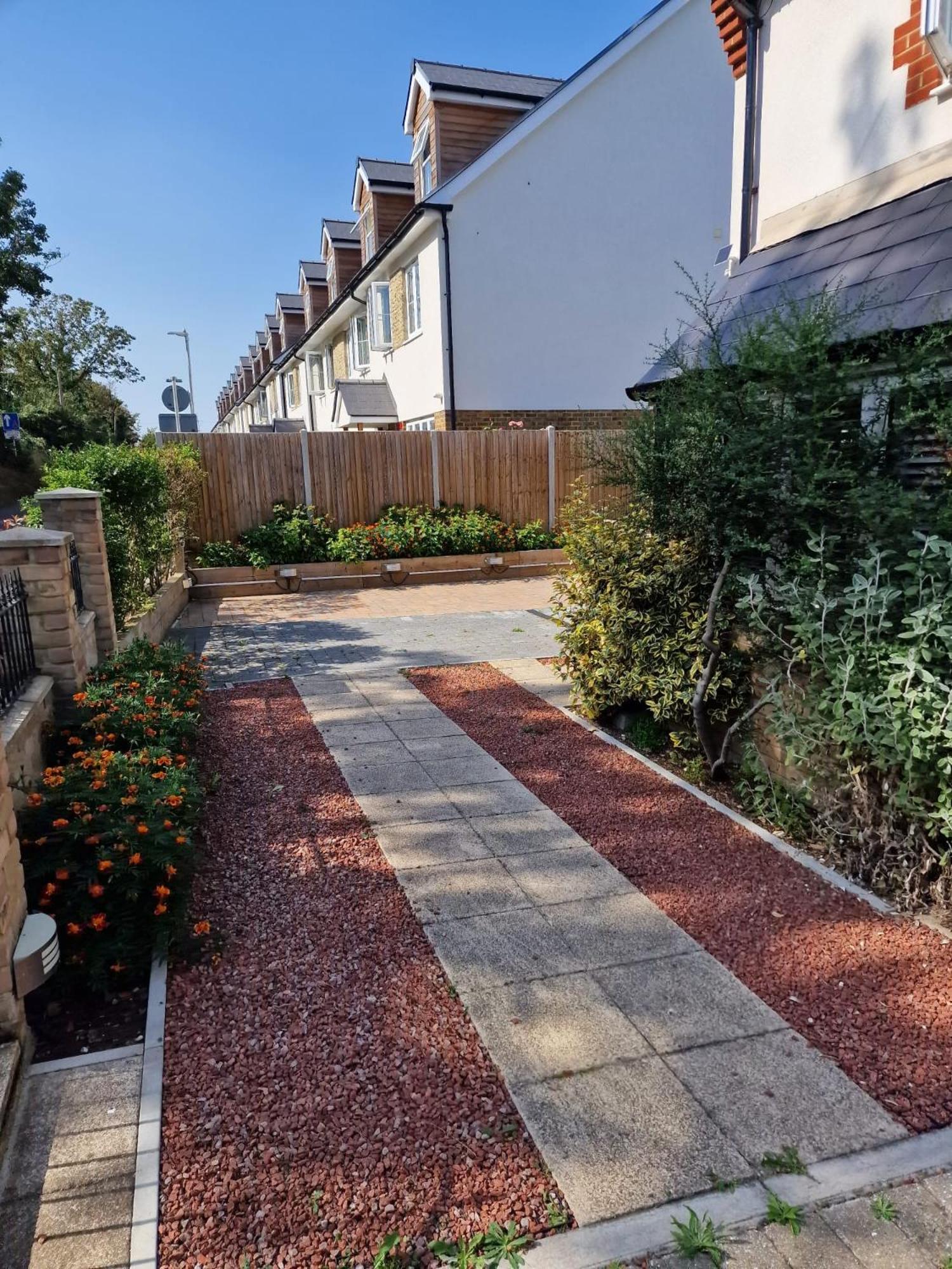 Two-Bedroom Cosy Country Lodge With Private Patio Greenhithe Extérieur photo