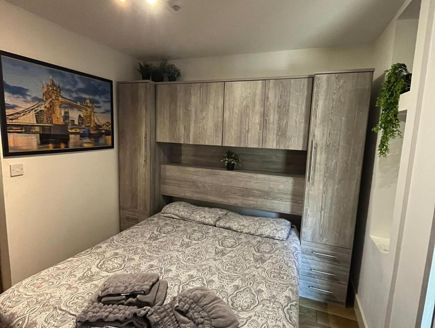 Two-Bedroom Cosy Country Lodge With Private Patio Greenhithe Extérieur photo