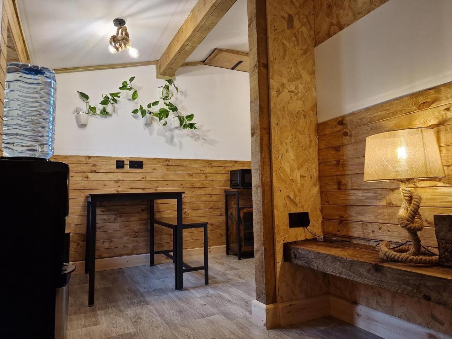 Two-Bedroom Cosy Country Lodge With Private Patio Greenhithe Extérieur photo